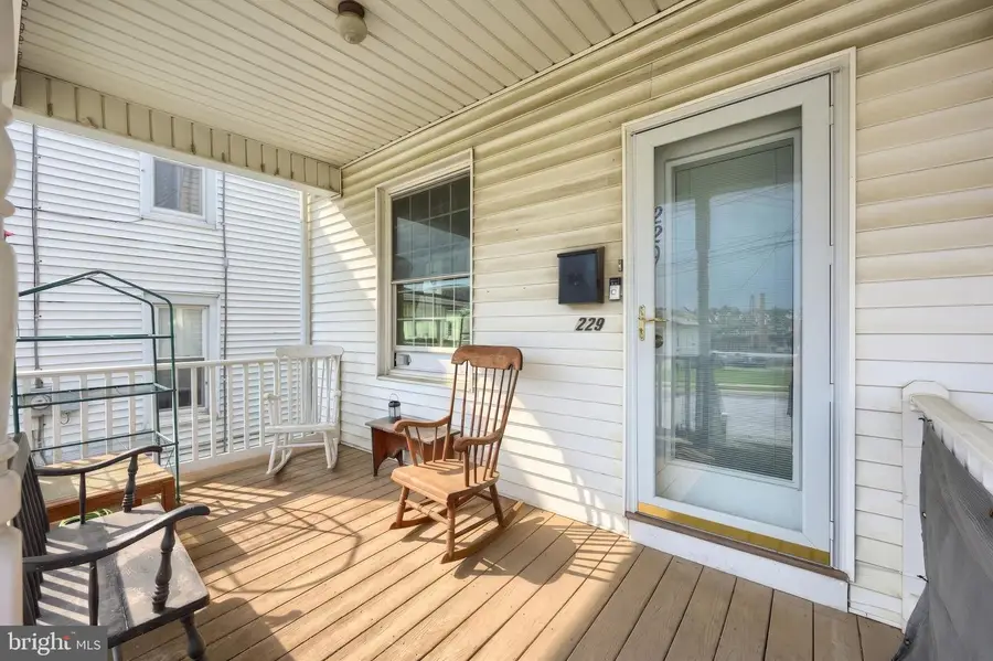 229 W High St, Red Lion, PA 17356 - #2