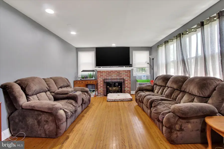 2250 S Queen St, York, PA 17402 - #2