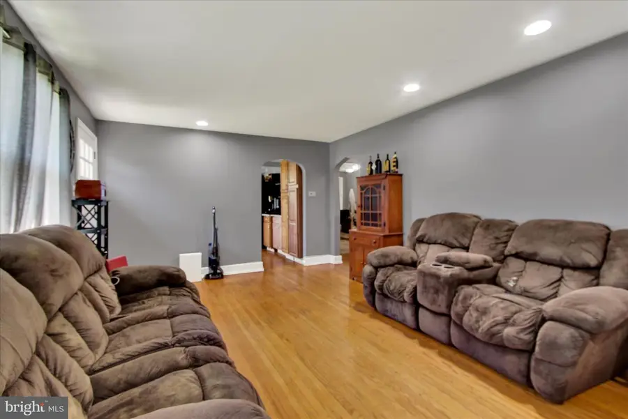 2250 S Queen St, York, PA 17402 - #3