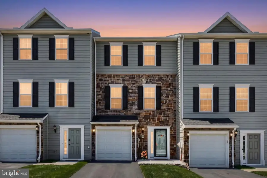 27 Holstein Dr, Hanover, PA 17331 - #2