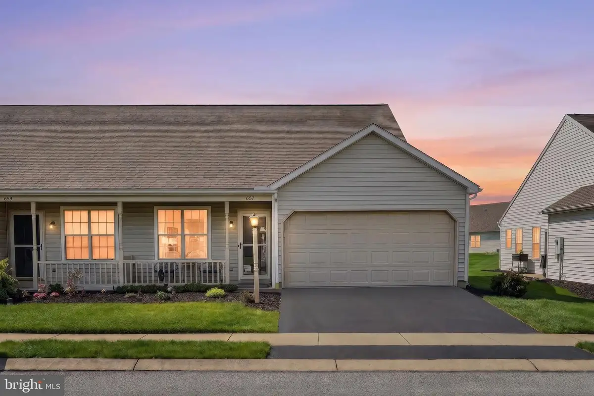 657 Kyle Rd, York, PA 17404 - #1