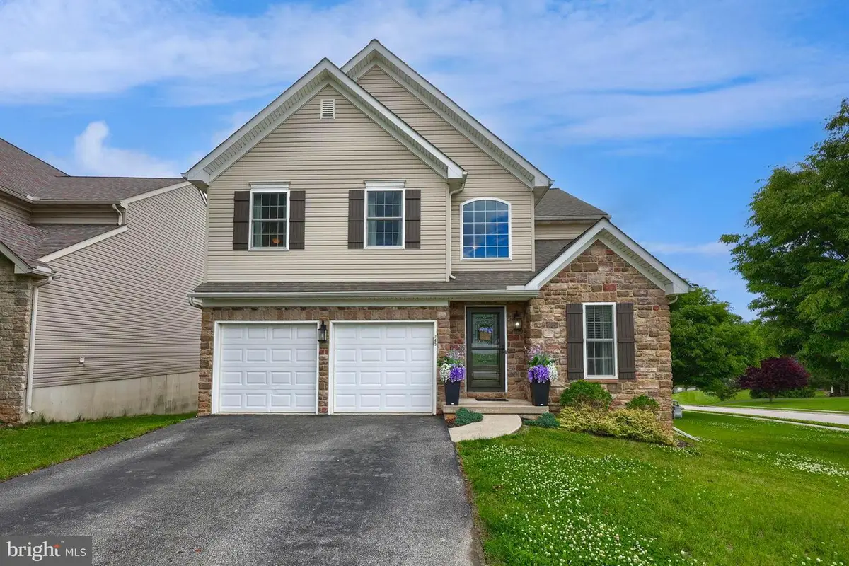 745 Thomas Armor Dr, Windsor, PA 17366 - #1