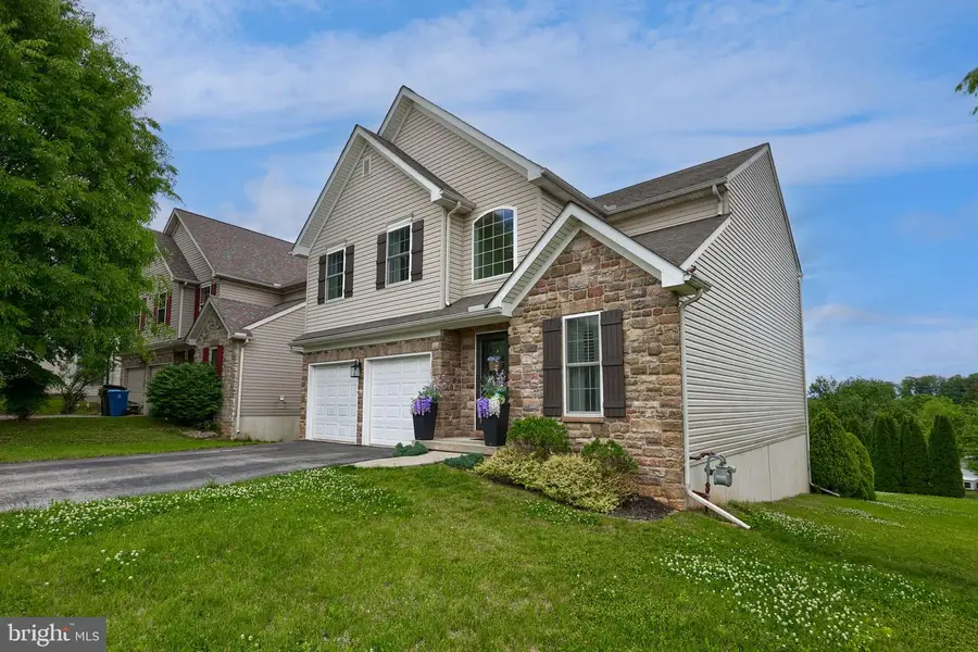 745 Thomas Armor Dr, Windsor, PA 17366 - #2