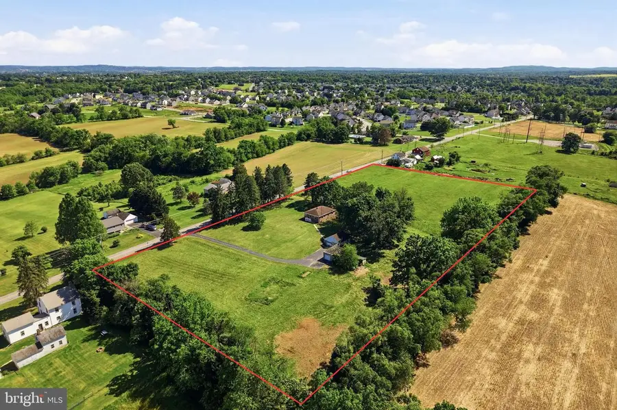 3560 Raintree Rd, York, PA 17404 - #2