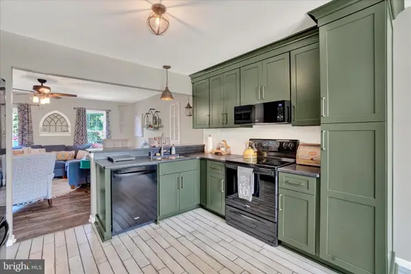 319 Cherry St #13, RED LION, PA 17356