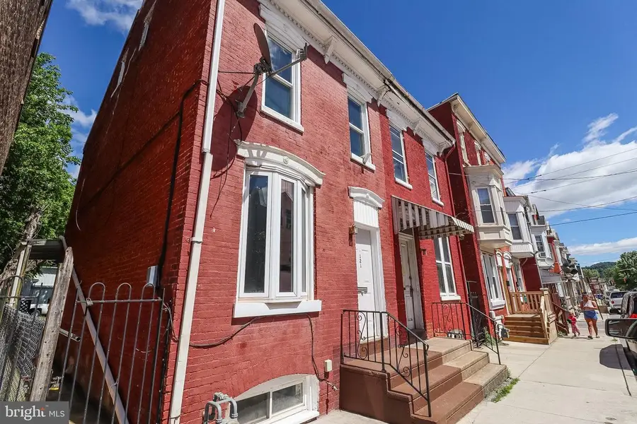 121 S West St, York, PA 17401 - #2