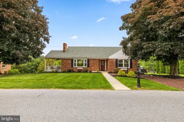 15 Pine St, JACOBUS, PA 17407