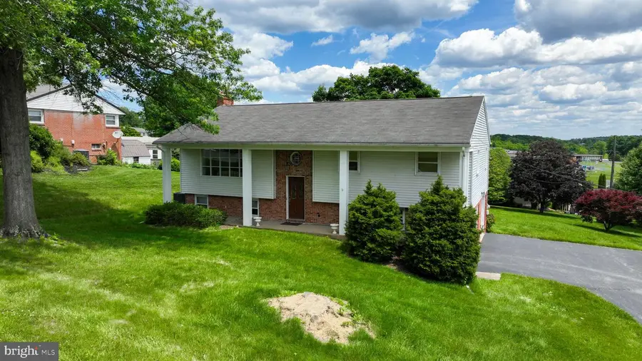 213 S Franklin St, Red Lion, PA 17356 - #2