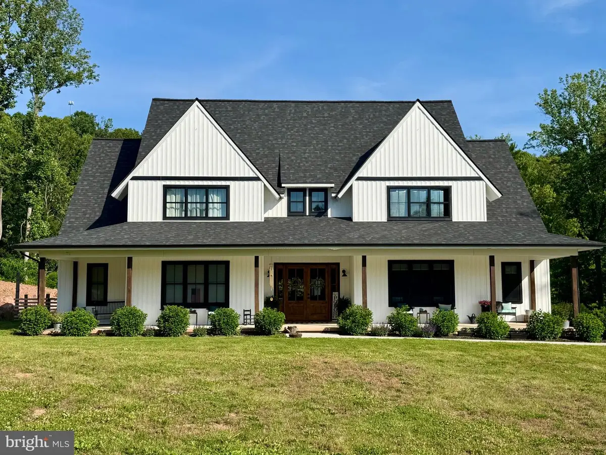 911 N Circle Dr, Dover, PA 17315 - #1