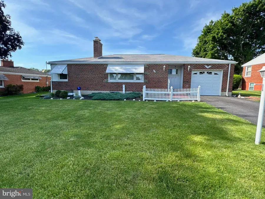 111 Haybrook Dr, York, PA 17406 - #2