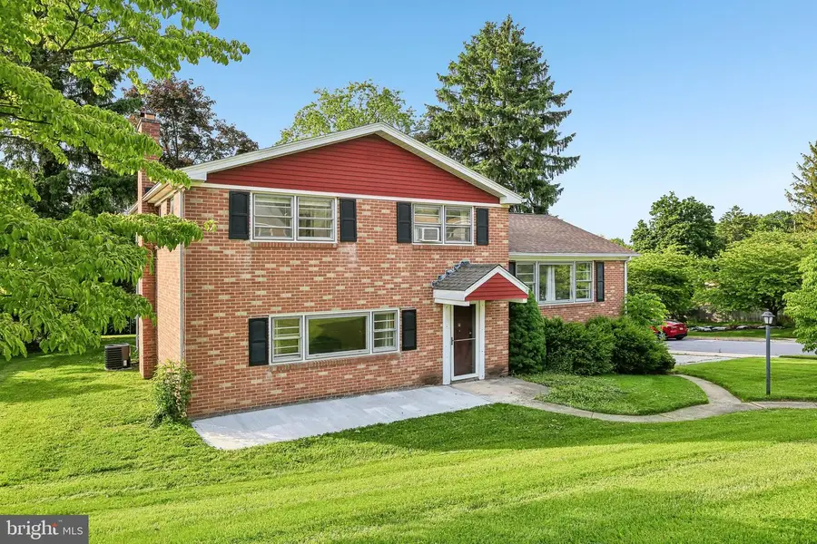 2595 Eastwood Dr, York, PA 17402 - #2