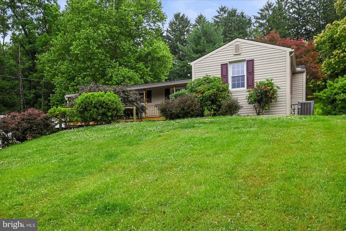 324 Kreutz Creek Rd, York, PA 17406 - #1
