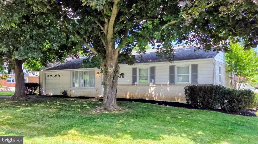 3 Lexington Dr, Shrewsbury, PA 17361 - #2