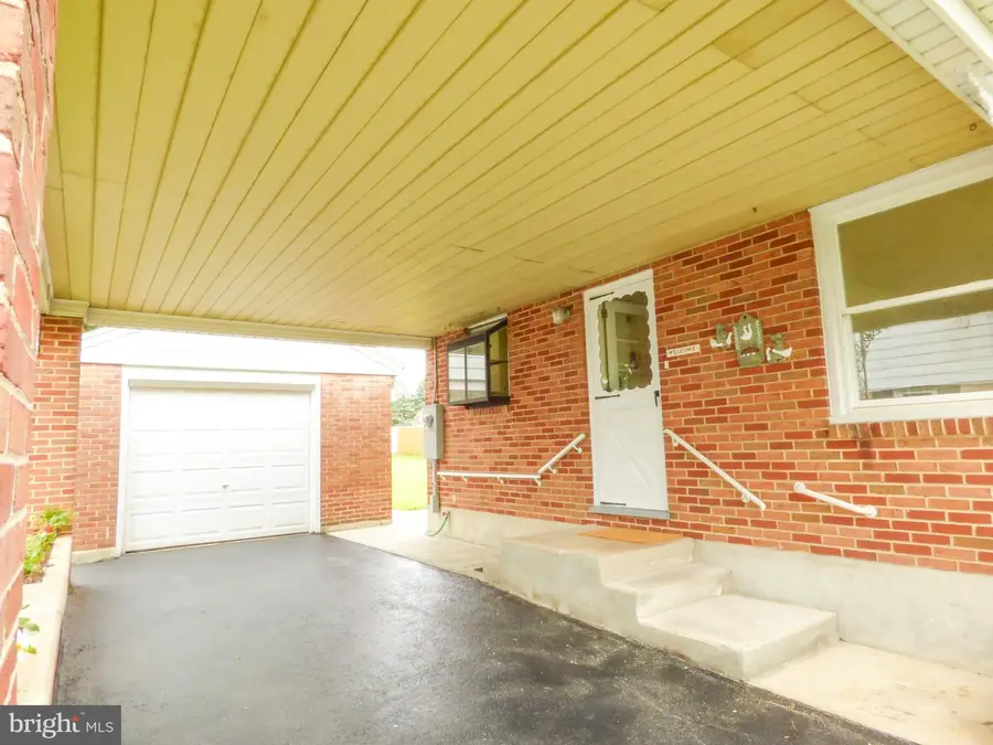 2308 Pleasant View Dr, York, PA 17406 - #3