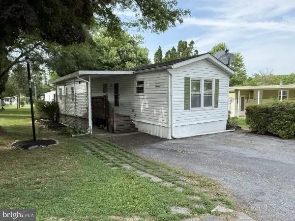 487 Capital Dr, YORK, PA 17406