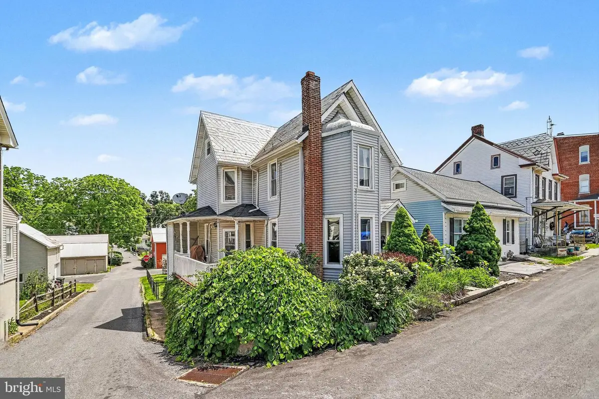 51 W Pennsylvania Ave, Yoe, PA 17313 - #1