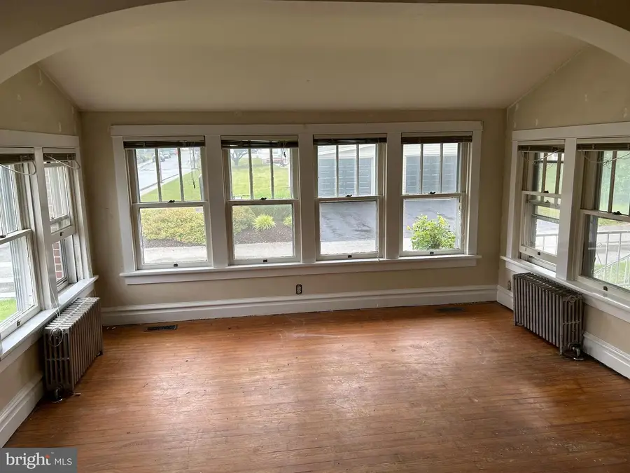 412 E Pleasant St, Hanover, PA 17331 - #2