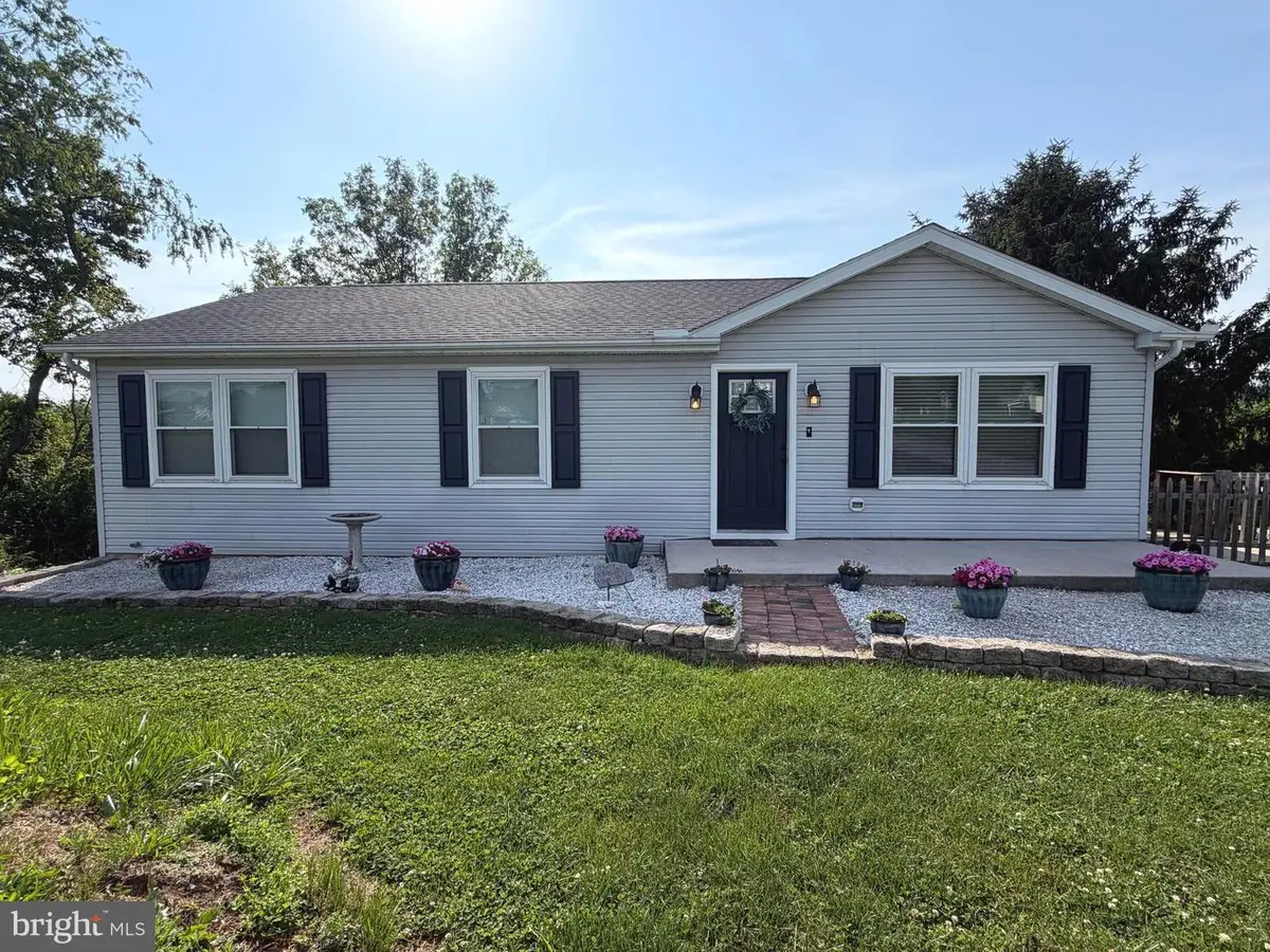 6124 Gardner Rd, Spring Grove, PA 17362 - #1