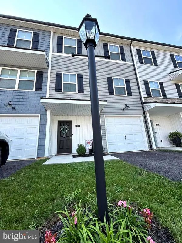 11 Landing Pl, YORK, PA 17408