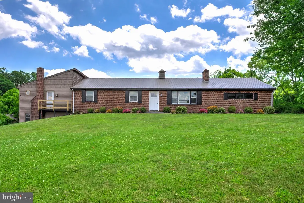 2885 Stoverstown Rd, Spring Grove, PA 17362 - #1