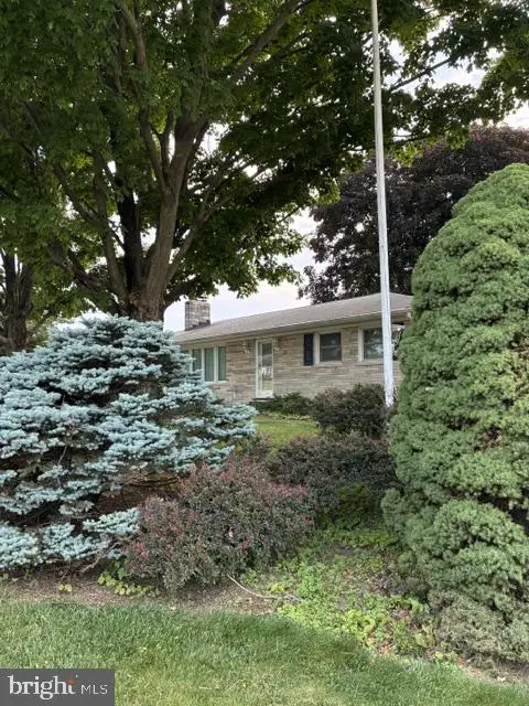 264 S 6th St, Mount Wolf, PA 17347 - #3