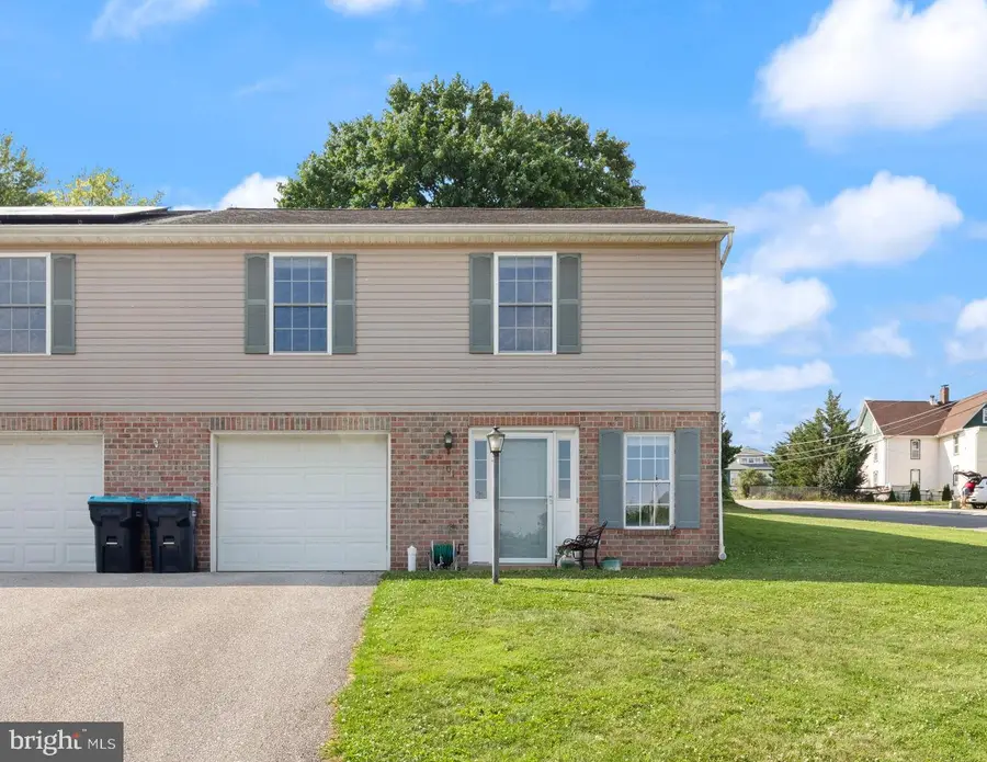 101 Shawnee Dr, Stewartstown, PA 17363 - #2