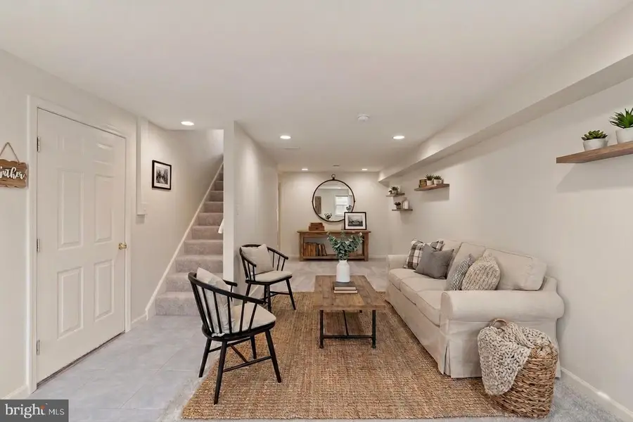 101 Shawnee Dr, Stewartstown, PA 17363 - #3