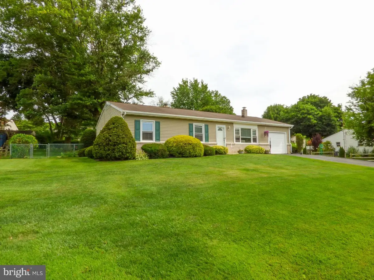4325 Pinewood Ln, York, PA 17402 - #1