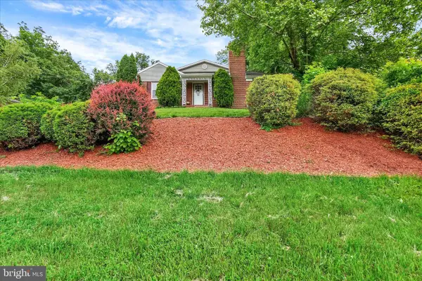 40 W Locust Ln, YORK, PA 17406