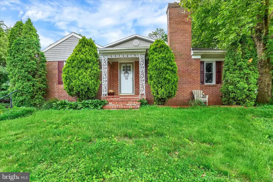 40 W Locust Ln, York, PA 17406 - #2