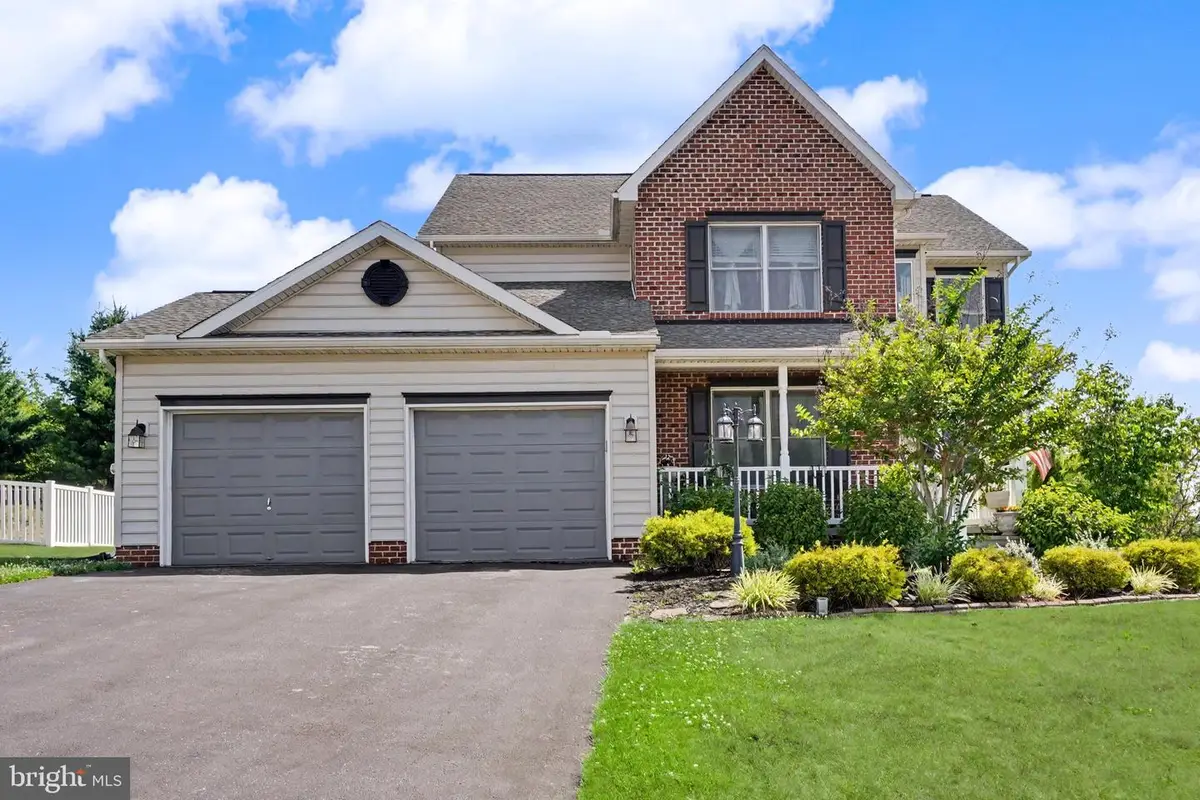 31 N Alpine Dr, York, PA 17408 - #1