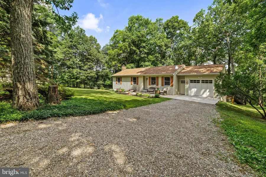3046 Elder Dr, Glen Rock, PA 17327 - #2