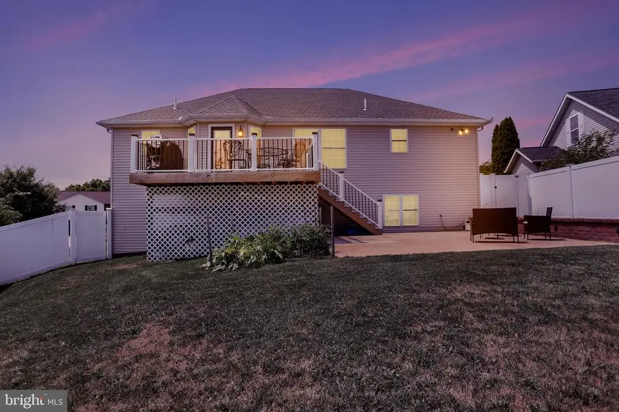 415 Clover St, Etters, PA 17319 - #2