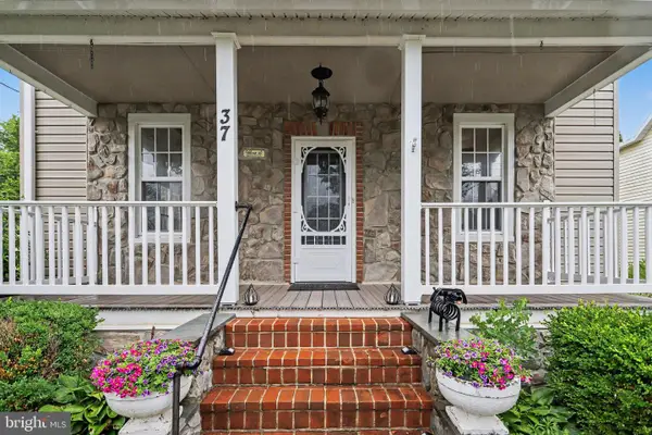 37 High Street, STEWARTSTOWN, PA 17363