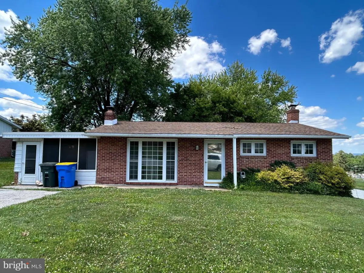 39 E Crestlyn Dr, York, PA 17402 - #1