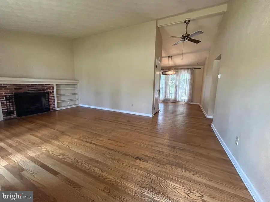 39 E Crestlyn Dr, York, PA 17402 - #2
