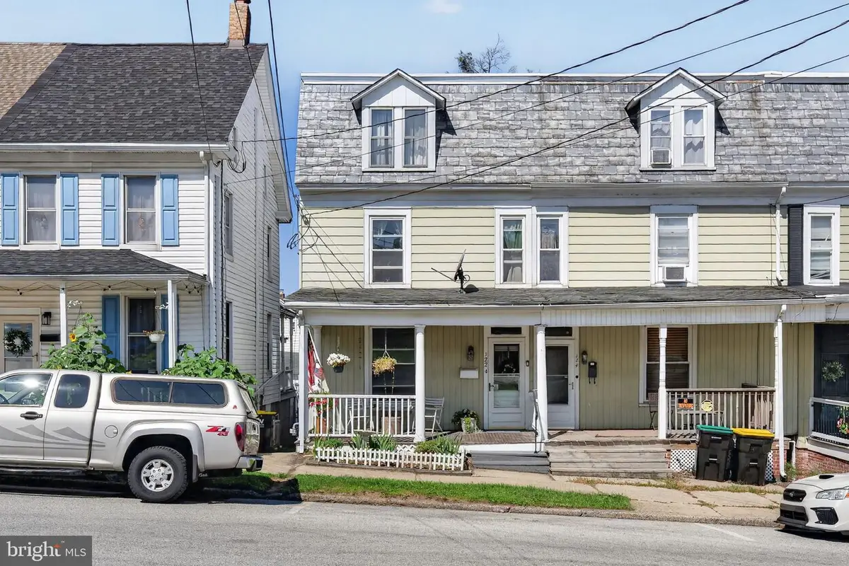 122 N Franklin St, Red Lion, PA 17356 - #1