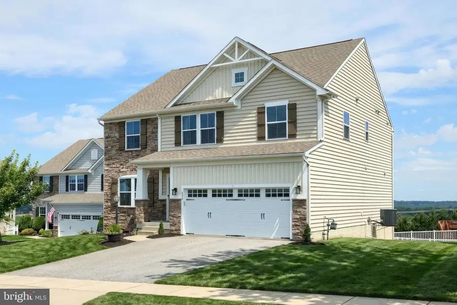638 W Ore St, Seven Valleys, PA 17360 - #2