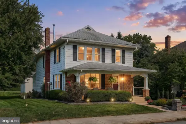 27 Hanover St, SPRING GROVE, PA 17362