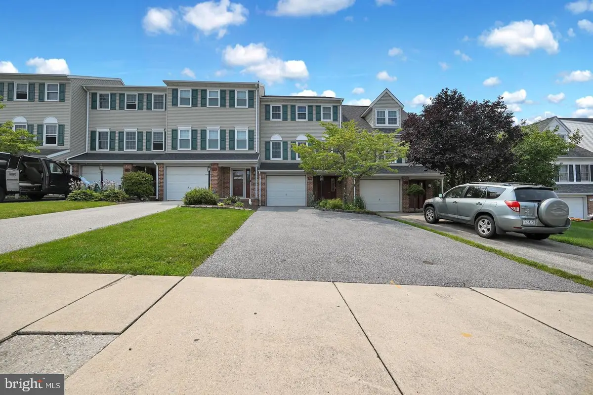 765 Robin Hill Cir, York, PA 17404 - #1
