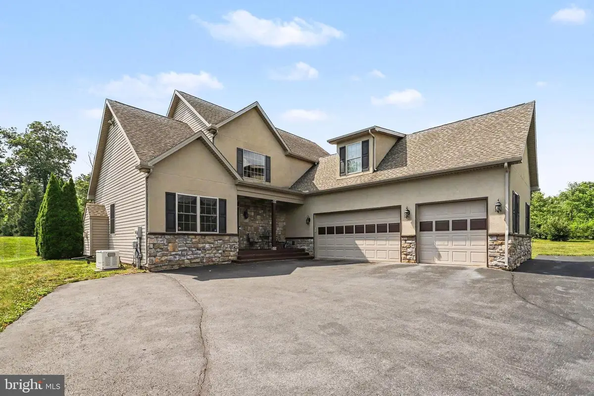 654 Old Quaker Rd, Lewisberry, PA 17339 - #1