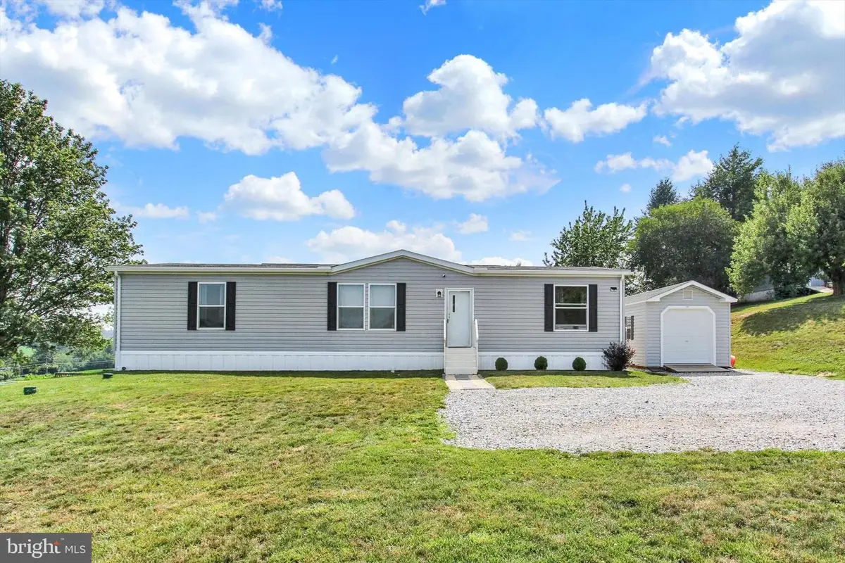 2120 Stauffer Rd, Seven Valleys, PA 17360 - #1