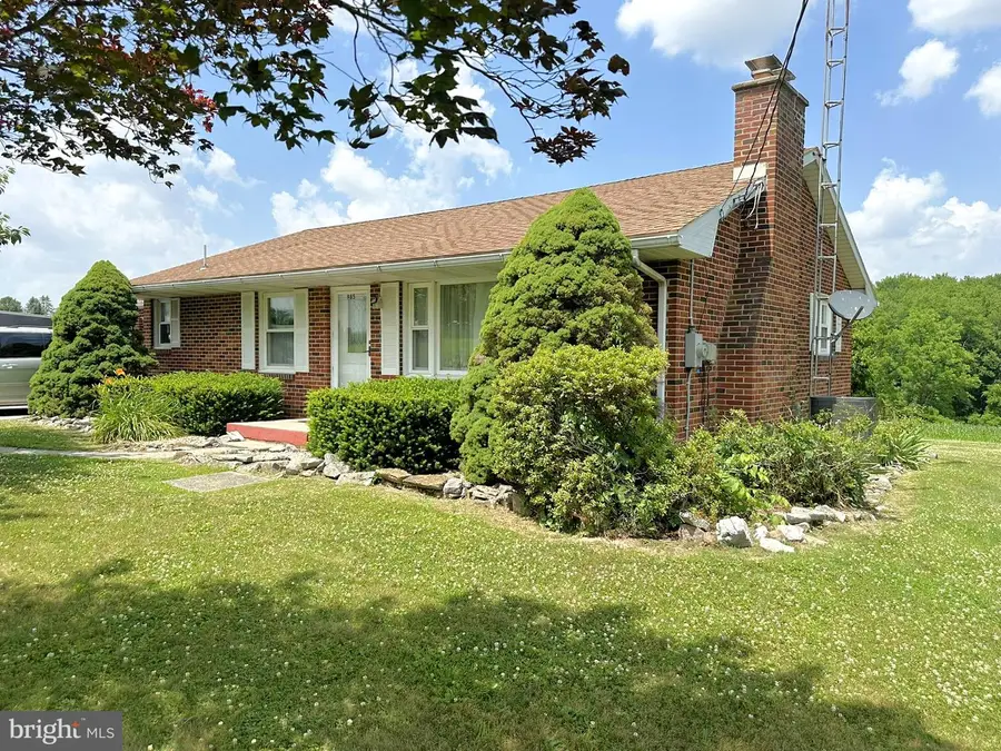 985 Fairview Dr, Hanover, PA 17331 - #2