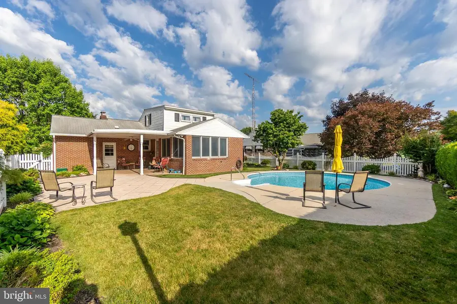 717 Mccosh St, Hanover, PA 17331 - #2