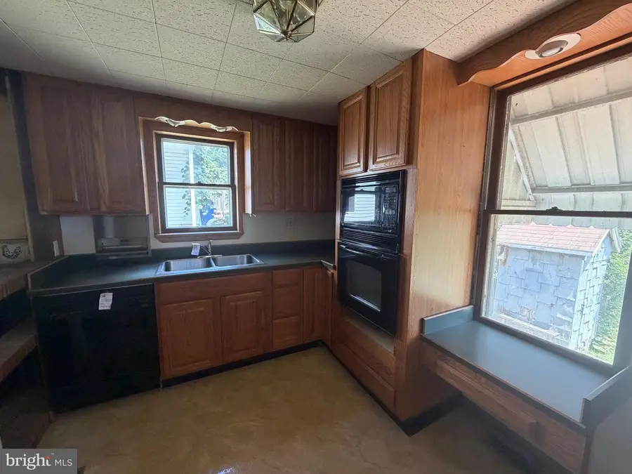 11 S East St, Spring Grove, PA 17362 - #2