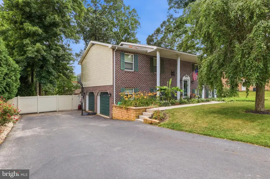 62 Laurel Dr, Hanover, PA 17331 - #3