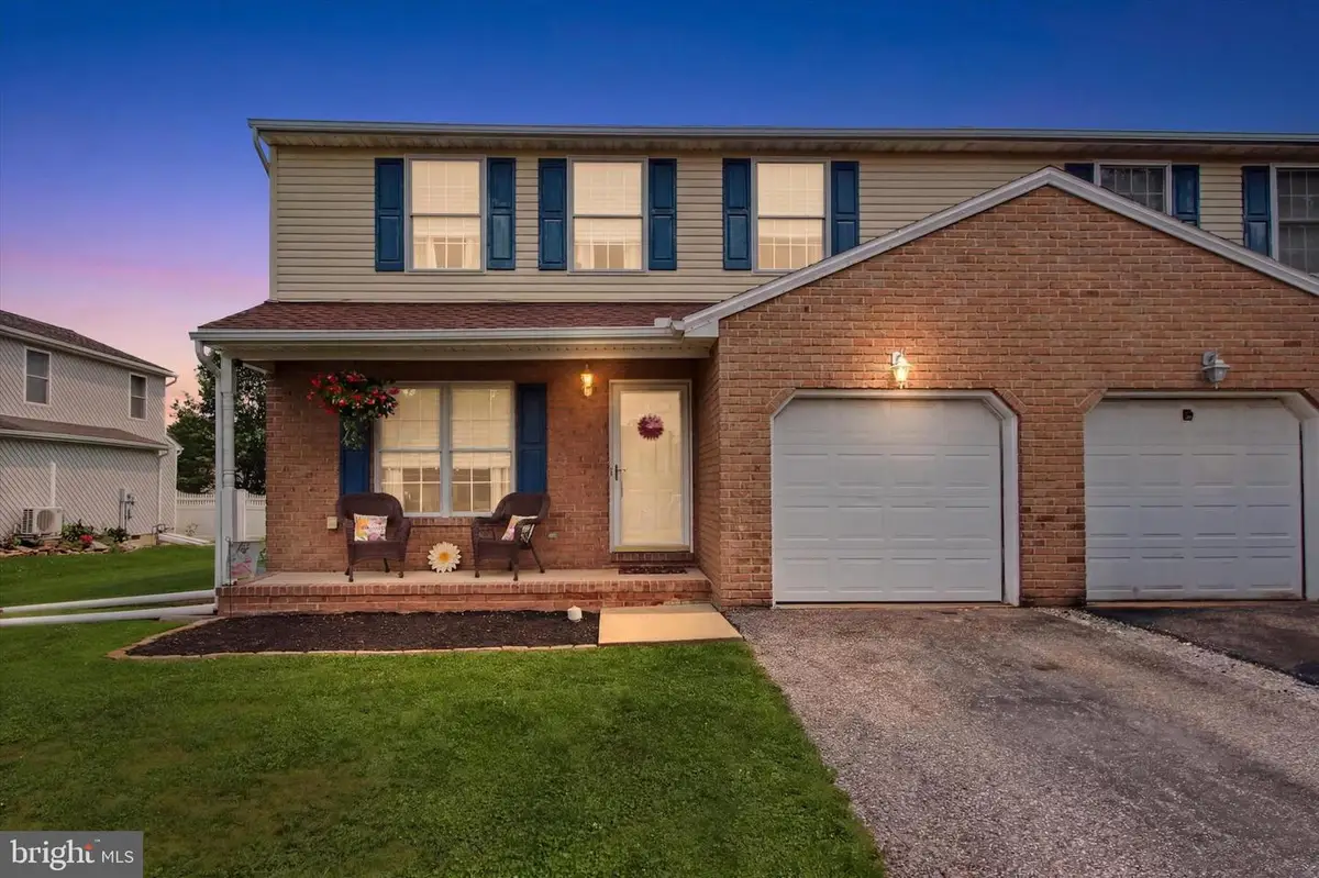 1990 Wyatt Cir, Dover, PA 17315 - #1