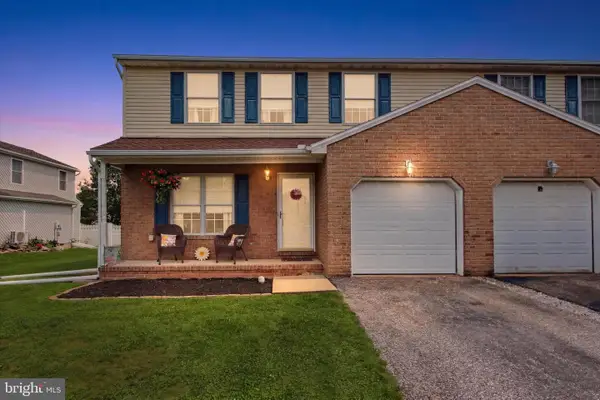 1990 Wyatt Cir, DOVER, PA 17315