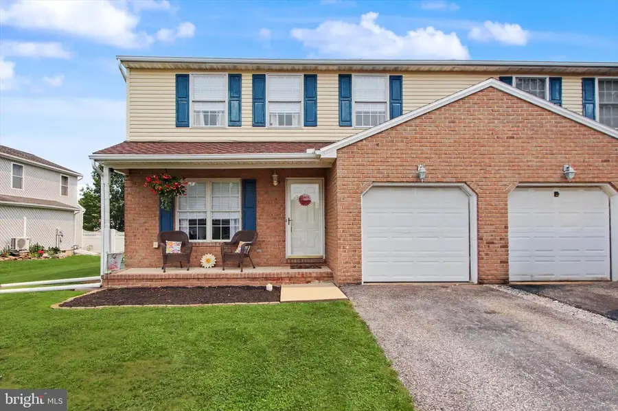 1990 Wyatt Cir, Dover, PA 17315 - #2