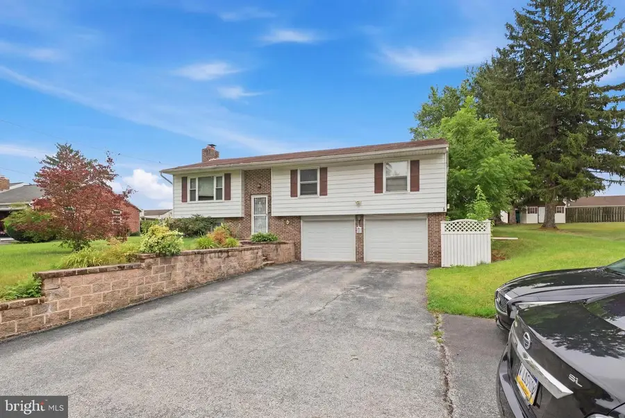 2708 Sunset Ln, York, PA 17408 - #3